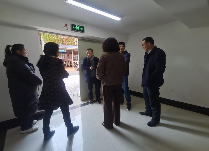 资产公司领导一行到学生公寓检查工作