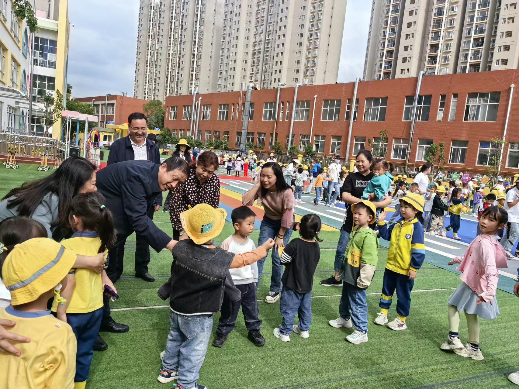 校领导到学校幼儿园、附属小学调研工作
